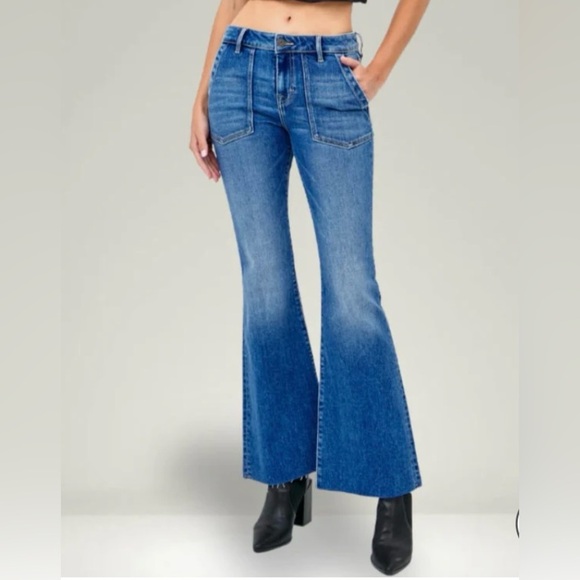 Hidden Happi Mid Rise Utility Pocket Flare Jeans Size 25 NWT - Picture 1 of 14